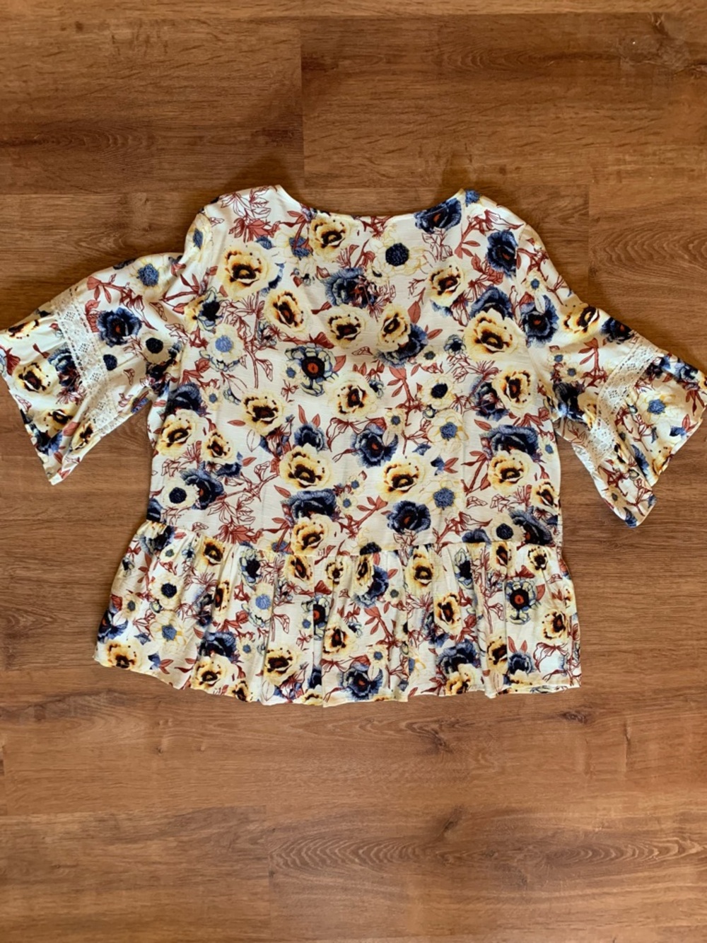 Maurices NWOT Floral Babydoll Peplum Boho Peasant Top 1X Lace Trim Cream Blue - Picture 12 of 14